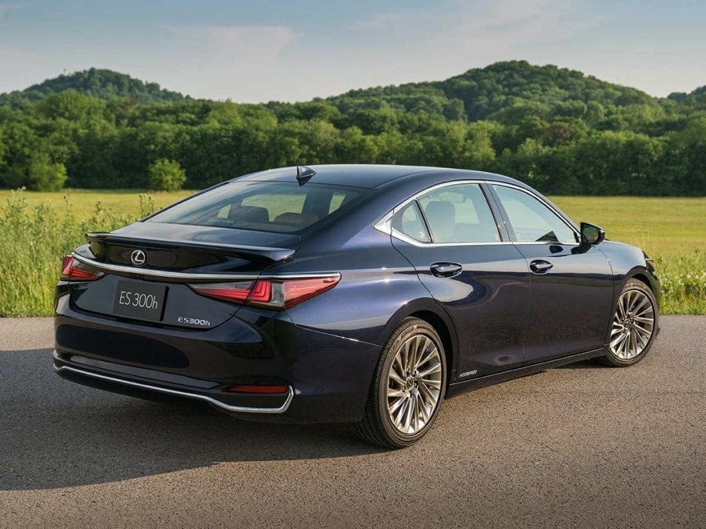 Lexus ES 2022 Comes With A Huge Touchscreen And Other Upgrades